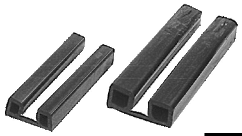 44.483.00-01.jpg Profilo parabordi nero 44 x 18 mm - immagine 1