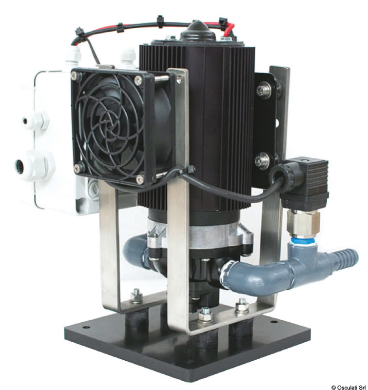 50.337.30-31_B.jpg Dissalatore Schenker ZEN 30 /12V con pannello basic - immagine 1
